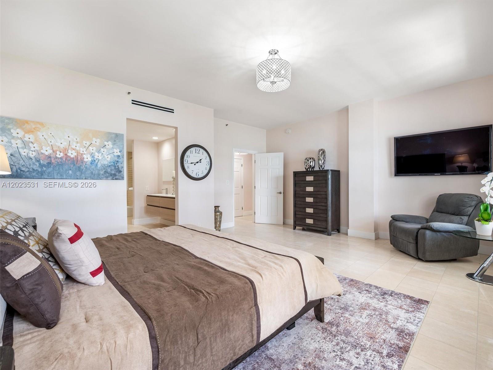2425 Fisher Island Dr 5205 Property Photo 17