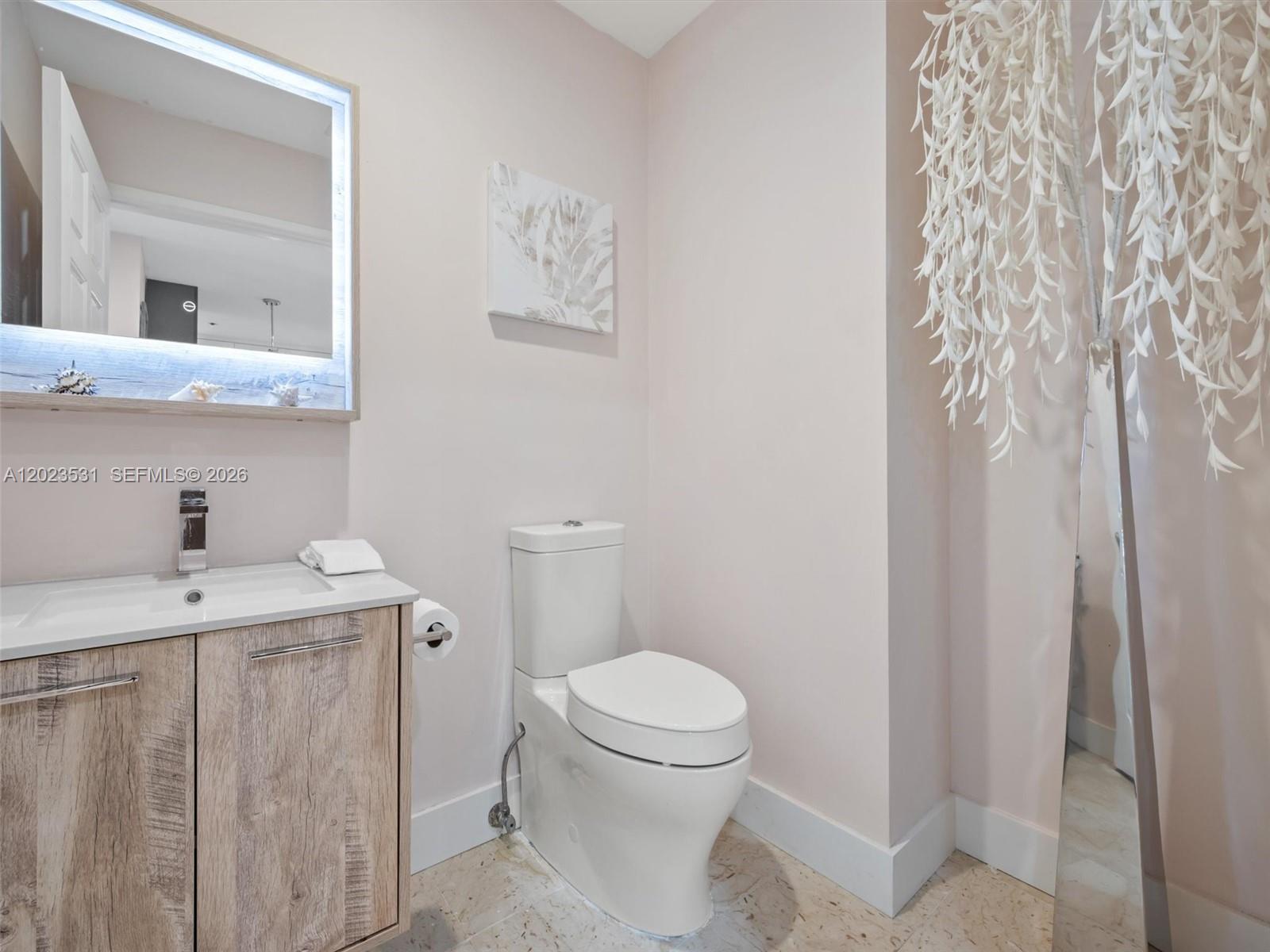 2425 Fisher Island Dr 5205 Property Photo 28