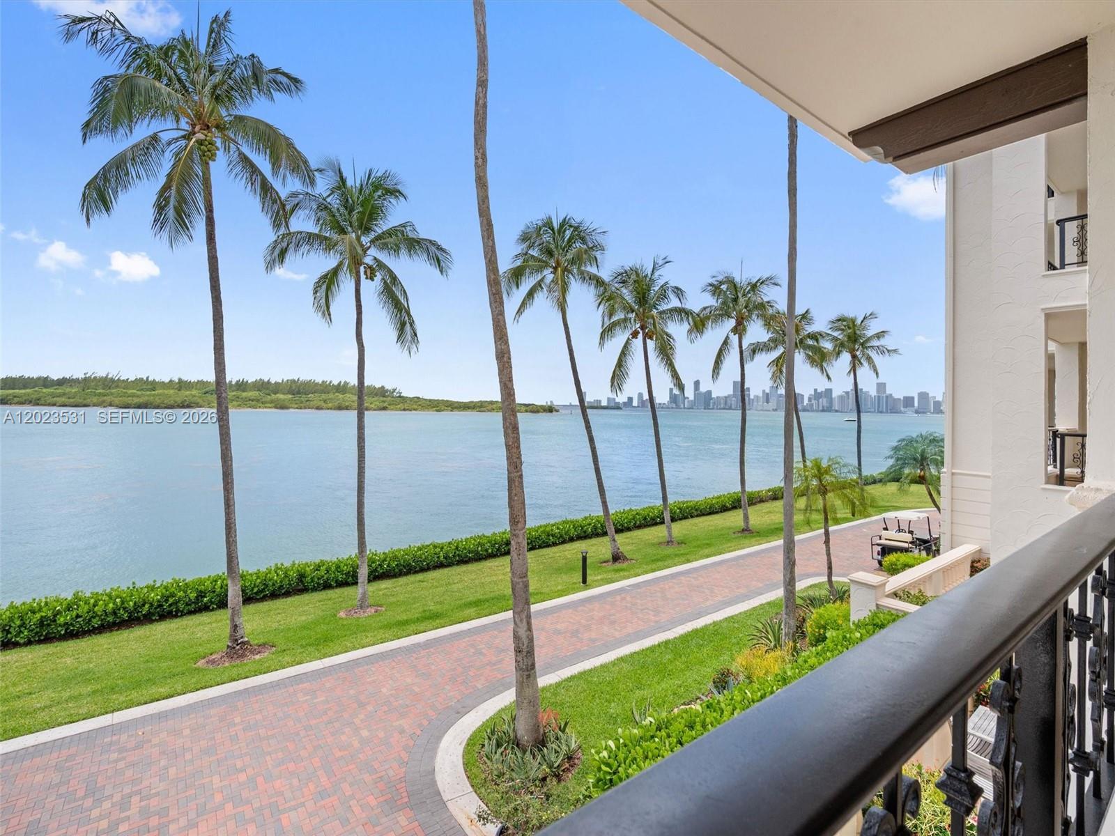 2425 Fisher Island Dr 5205 Property Photo 29