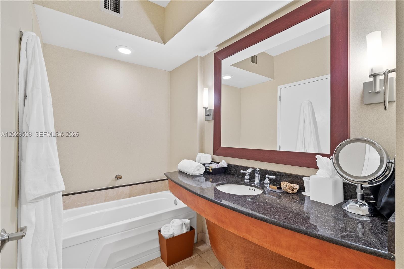 18001 Collins Ave 2010 Property Photo 20