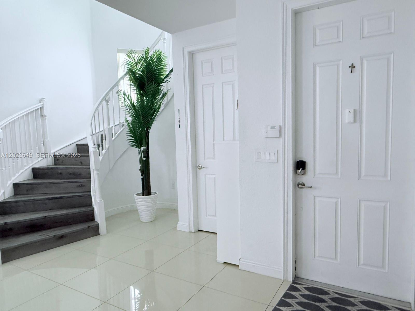 9907 Nw 87th Ter Property Photo 10