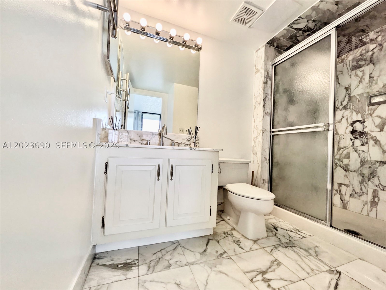 9801 Collins Ave 11m Property Photo 26