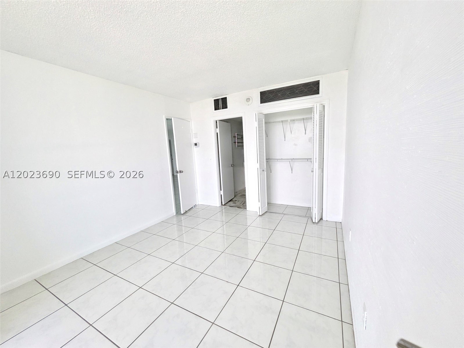 9801 Collins Ave 11m Property Photo 27