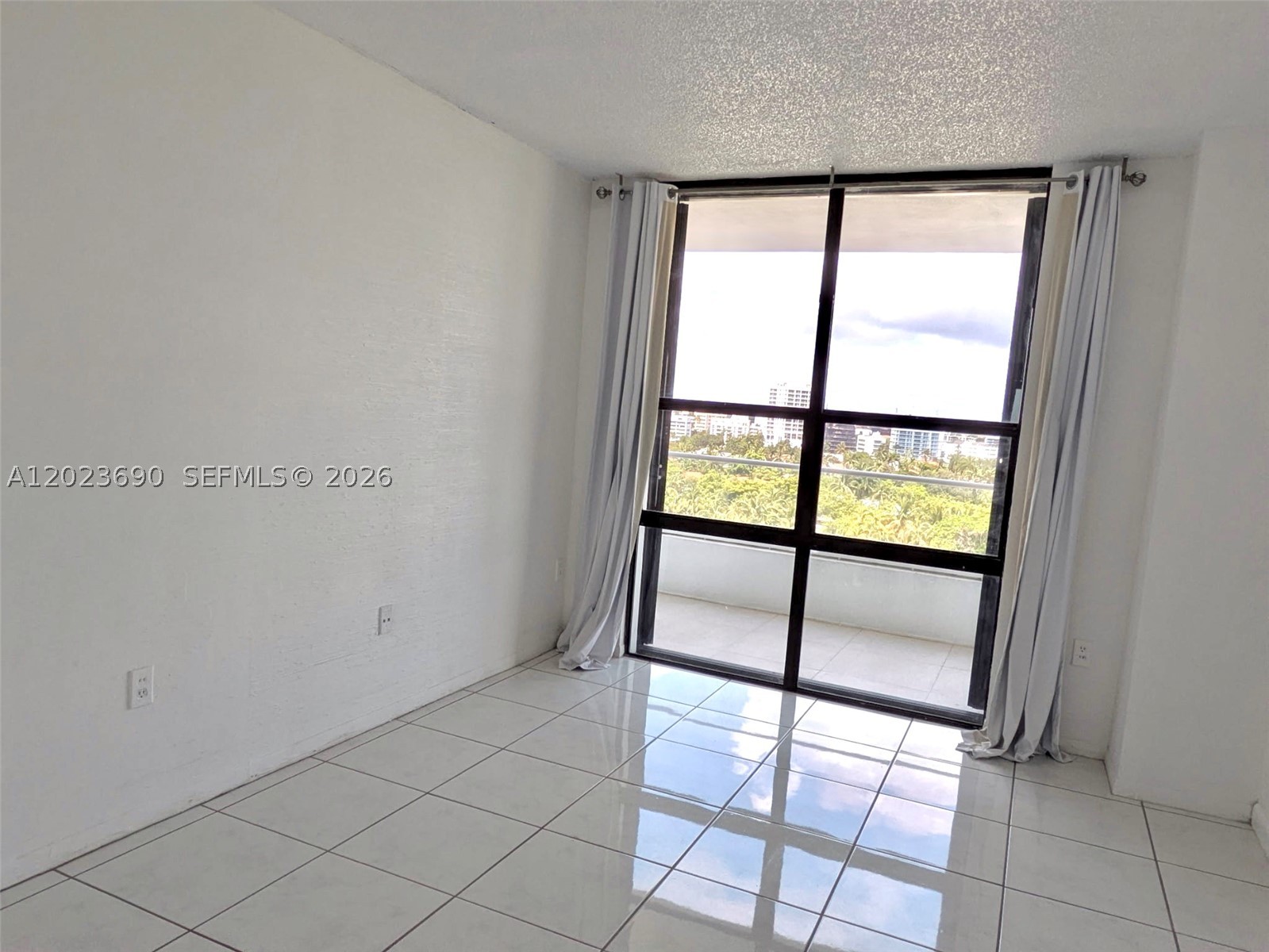 9801 Collins Ave 11m Property Photo 28