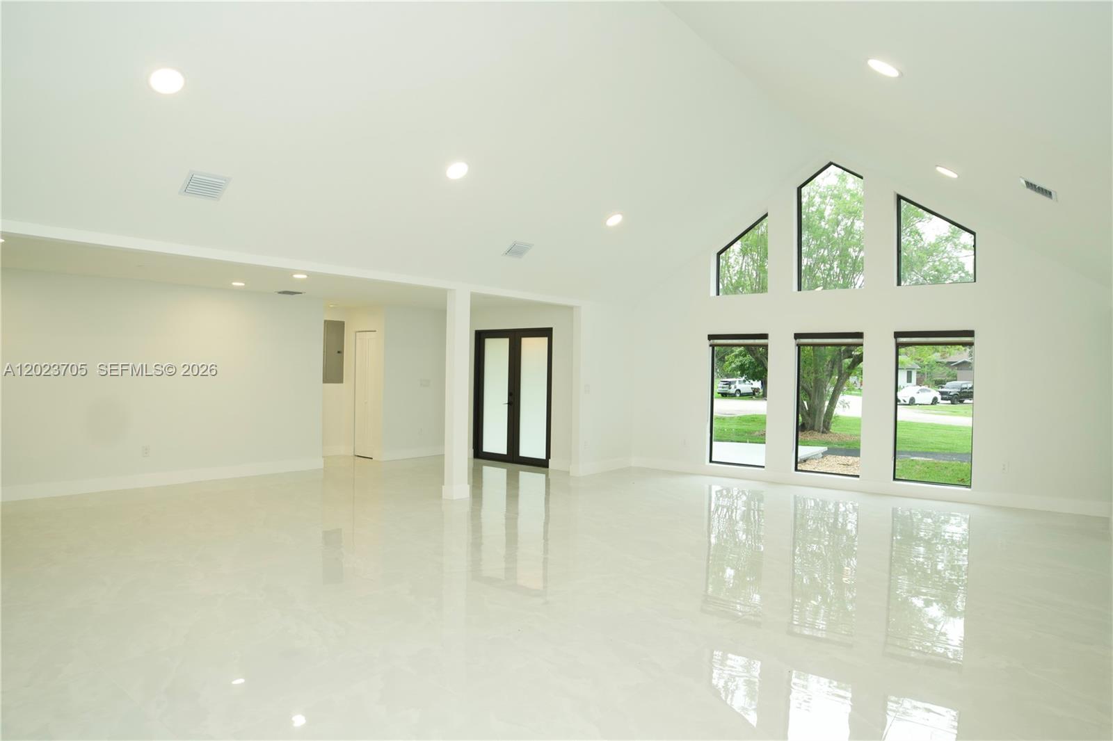 20500 Sw 50th Pl Property Photo 3