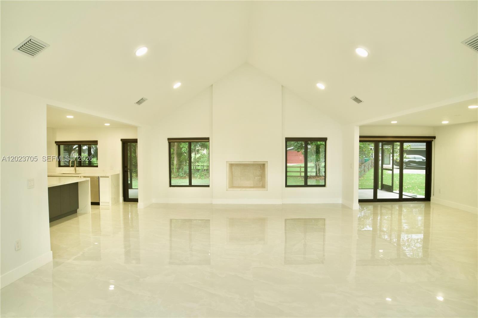 20500 Sw 50th Pl Property Photo 4