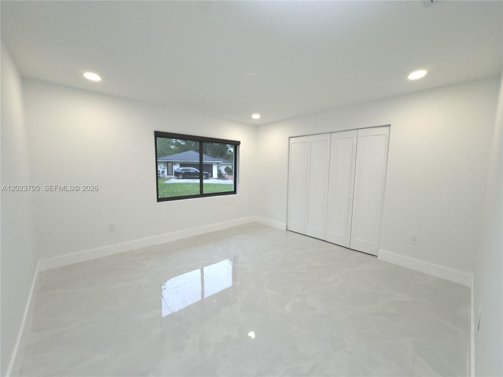 20500 Sw 50th Pl Property Photo 8