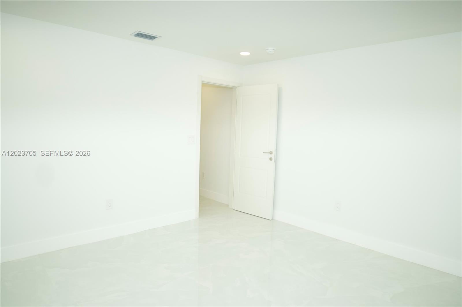 20500 Sw 50th Pl Property Photo 9