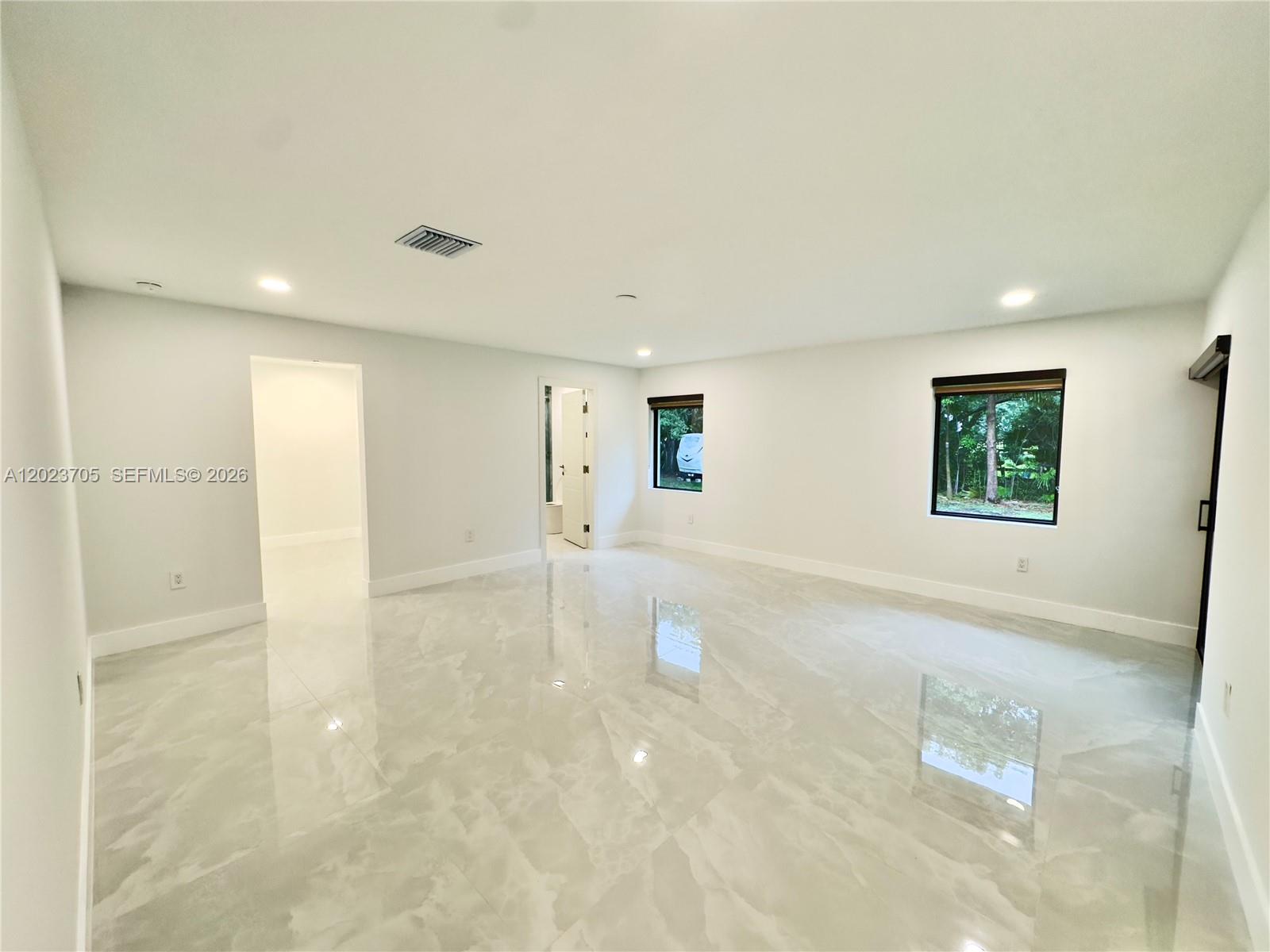20500 Sw 50th Pl Property Photo 14