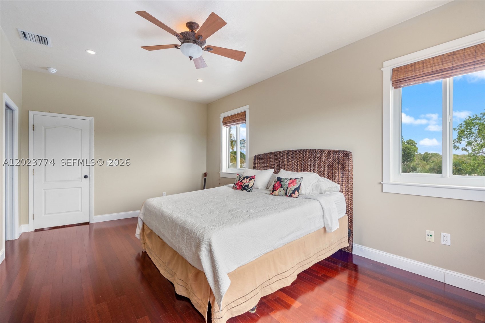 365 Loeb Ave Property Photo 16
