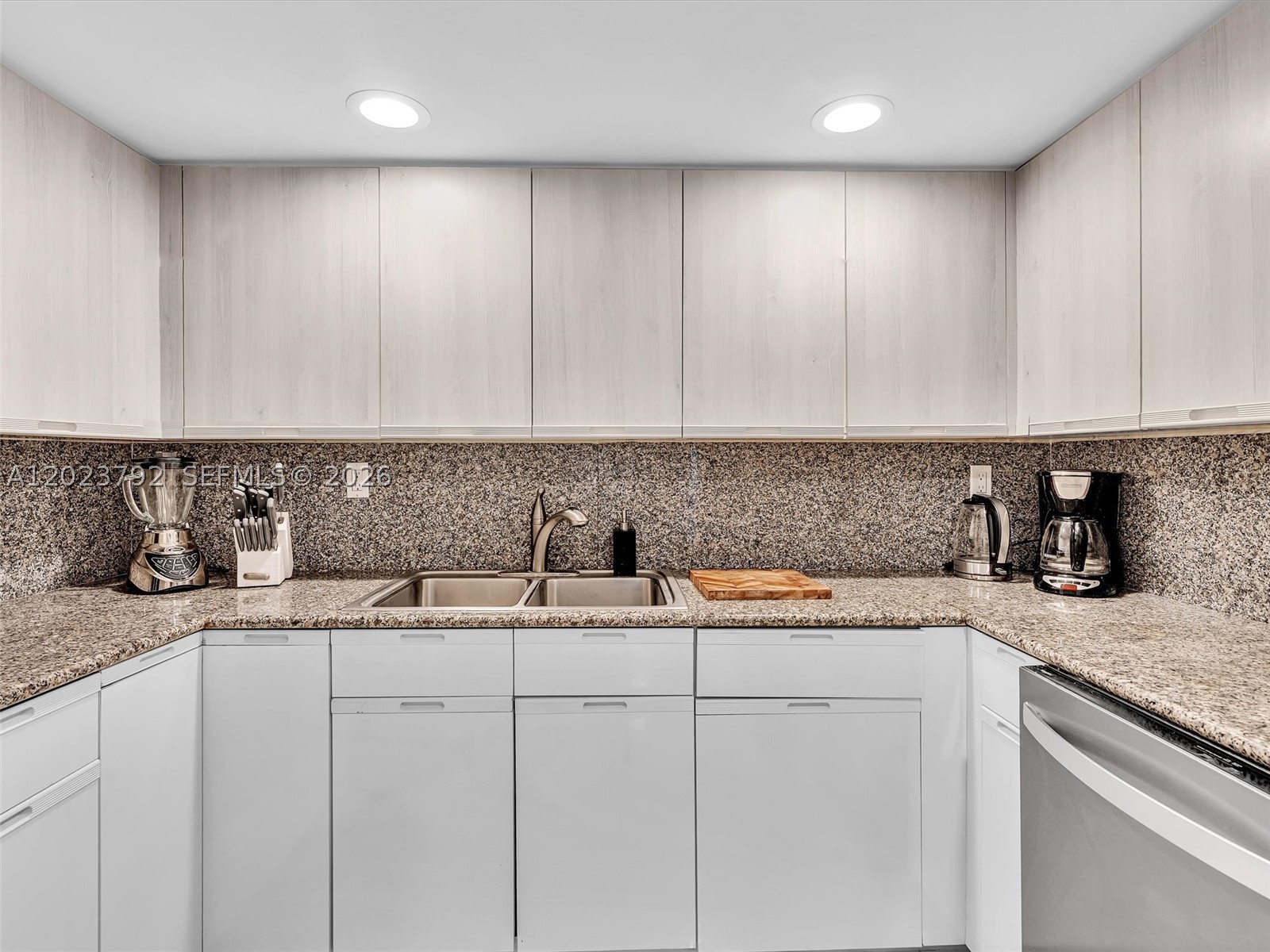 825 Brickell Bay Dr 2048 Property Photo 8