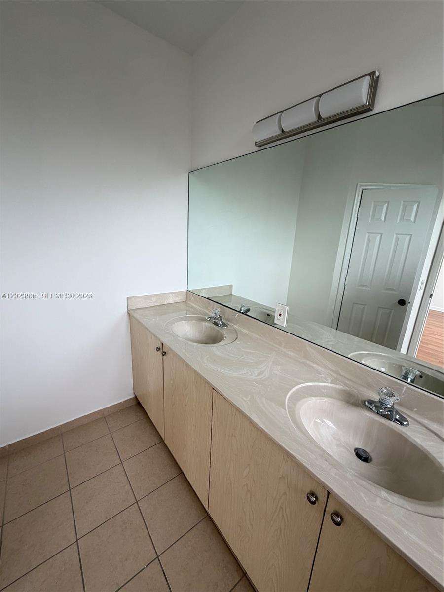 607 Ne 21st Ter Property Photo 13