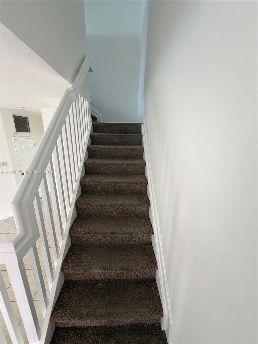 607 Ne 21st Ter Property Photo 16