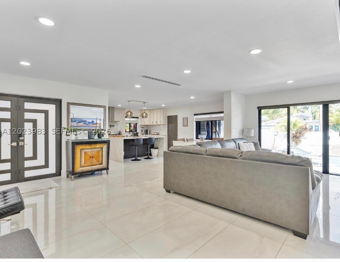 A12023983 Property Photo 3