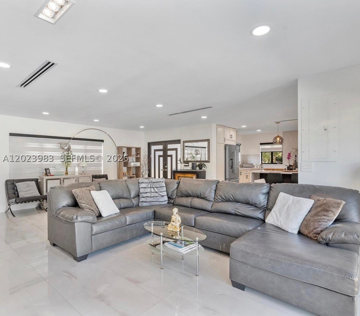 A12023983 Property Photo 4