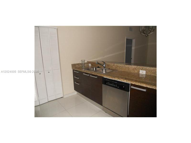 2525 Sw 3 Av 1006 Property Photo 4