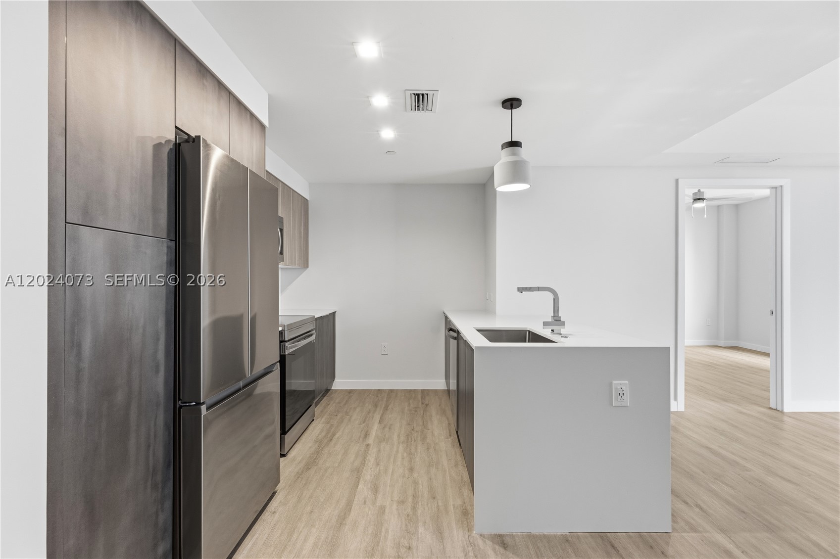 697 N Miami Ave 1810 Property Photo 2