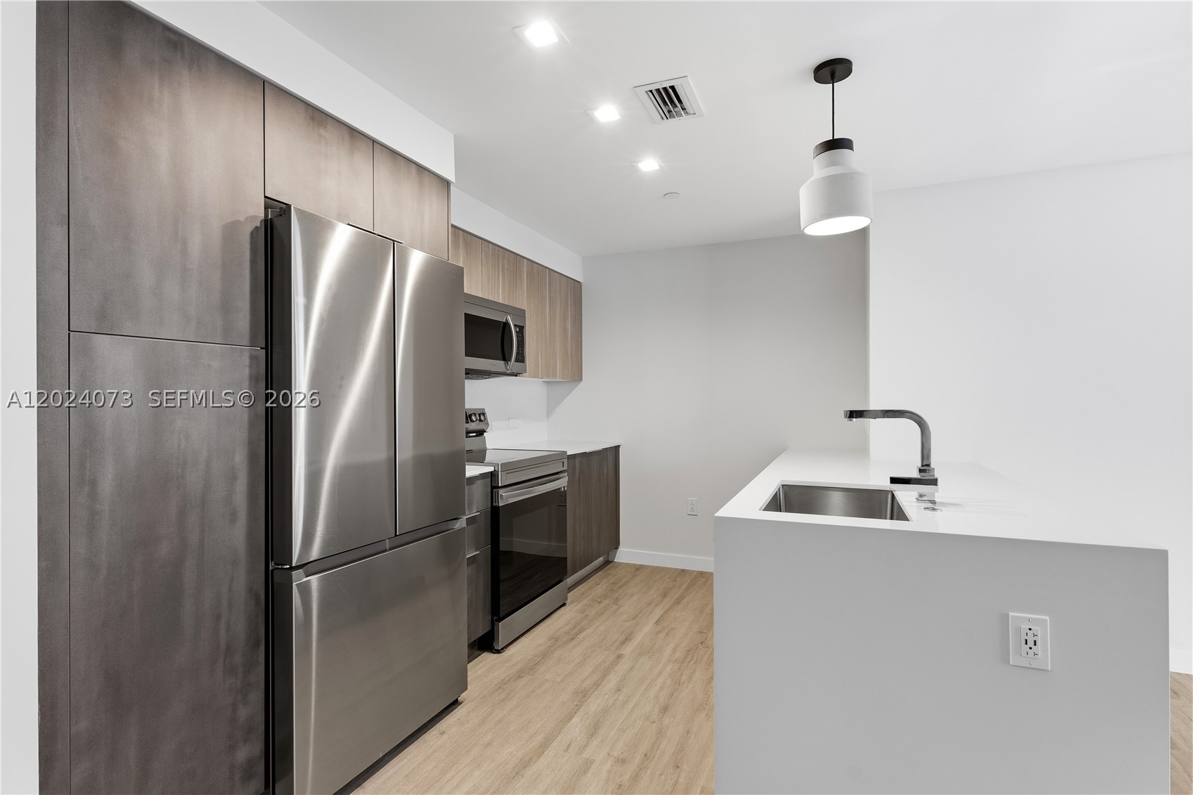 697 N Miami Ave 1810 Property Photo 3