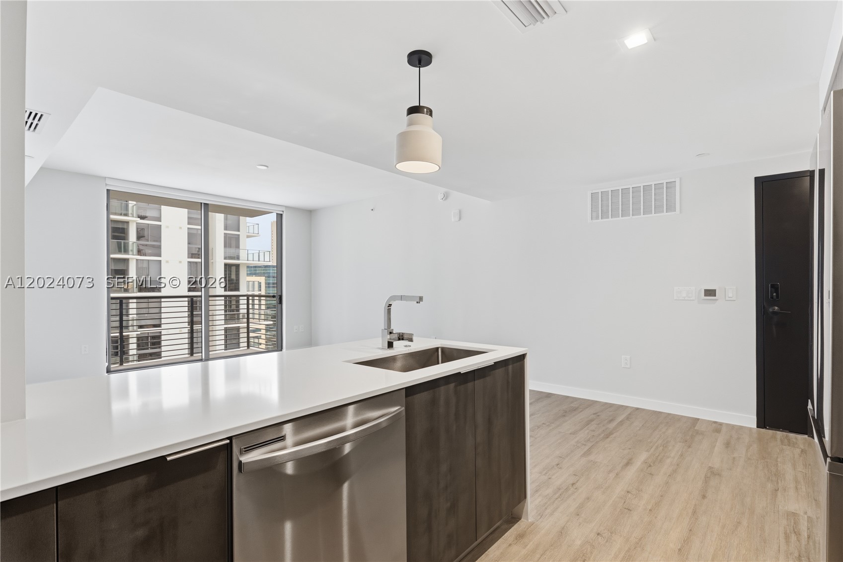 697 N Miami Ave 1810 Property Photo 5