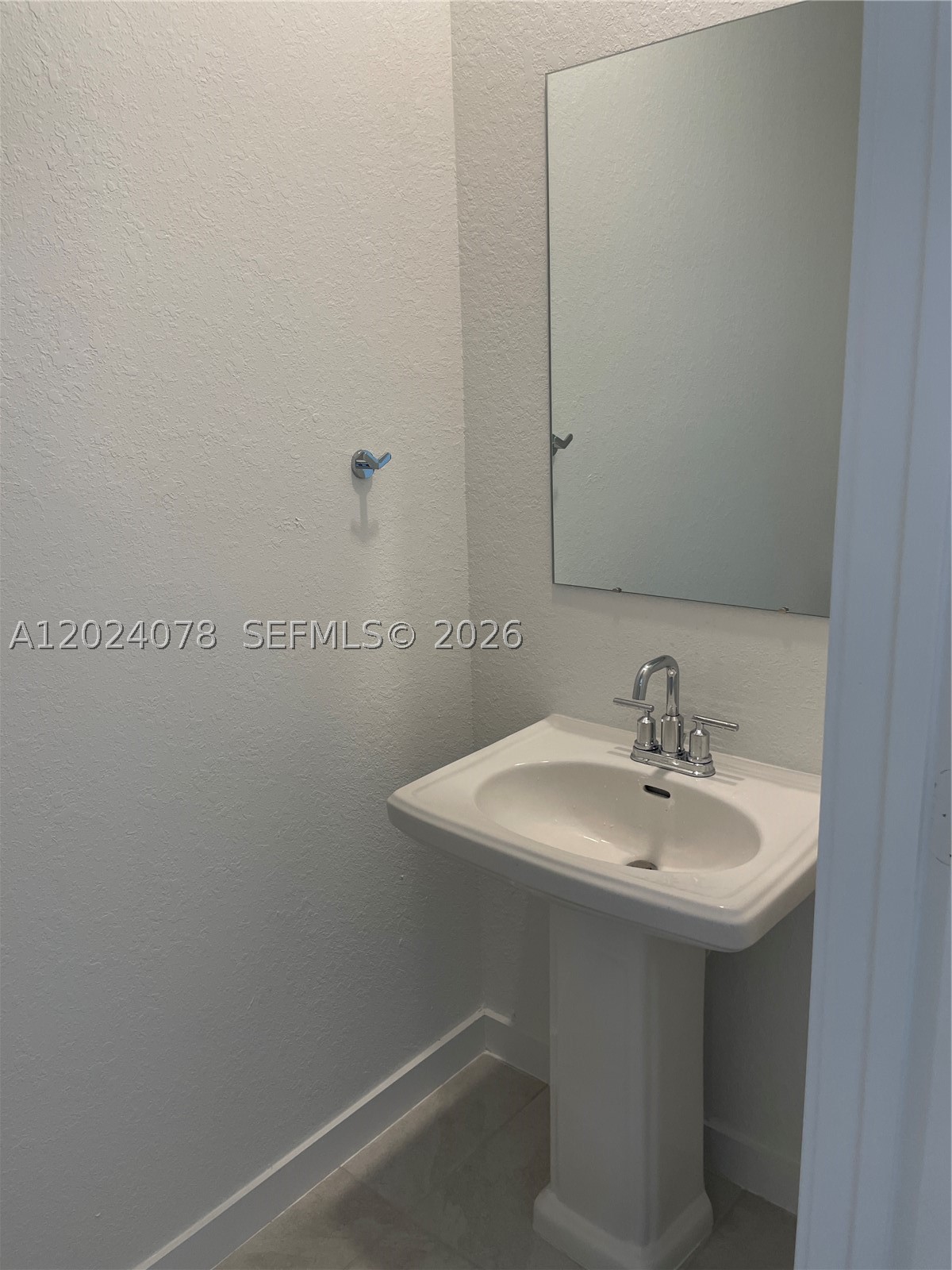 906 Se 17th St 0 Property Photo 7