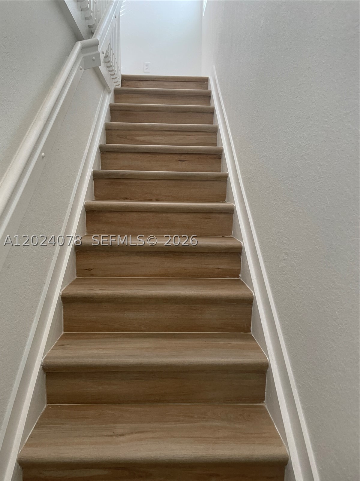 906 Se 17th St 0 Property Photo 8