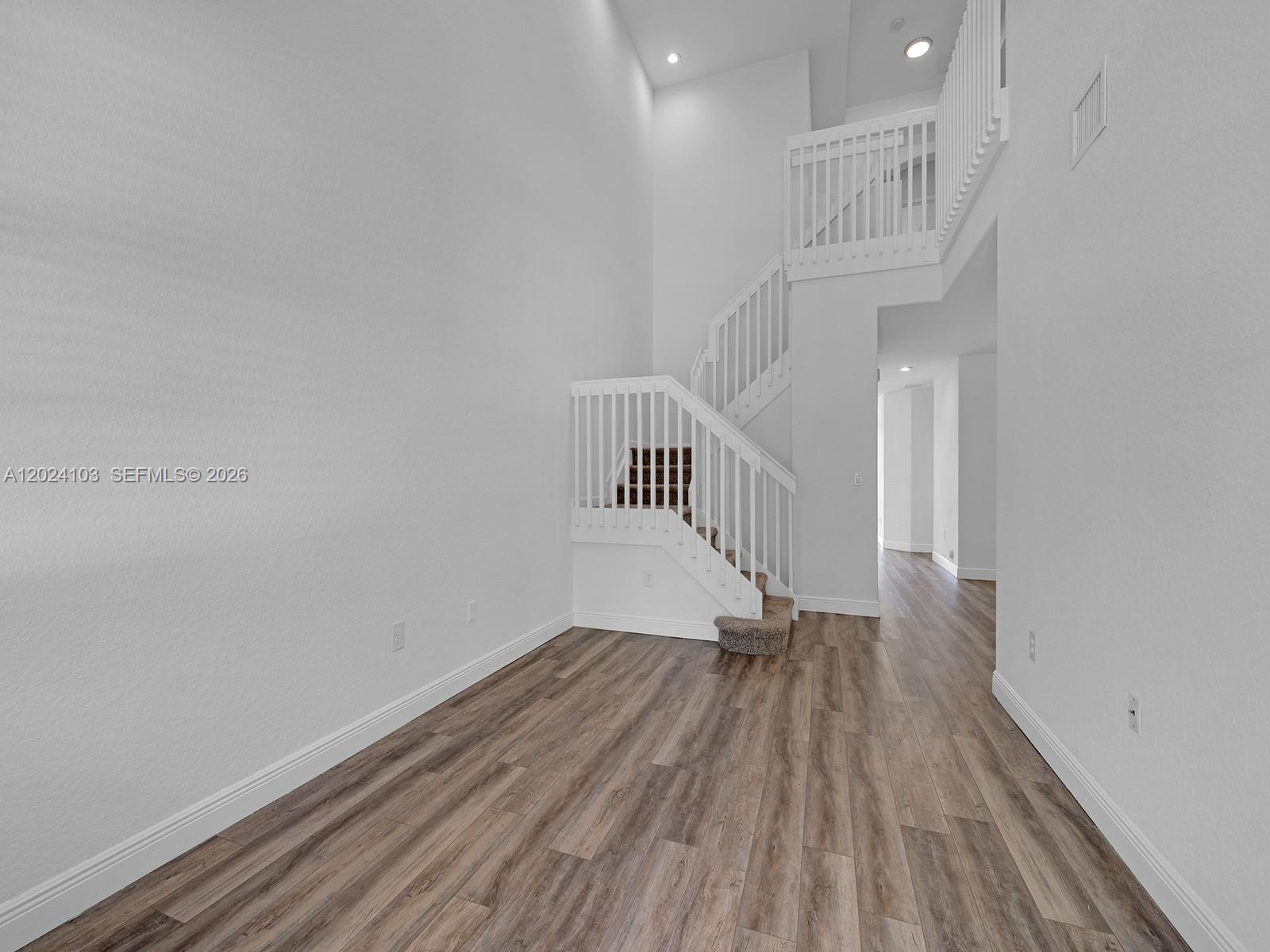 2560 Se 15th Ct Property Photo 2