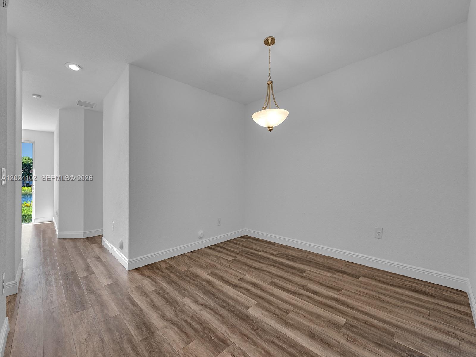 2560 Se 15th Ct Property Photo 5