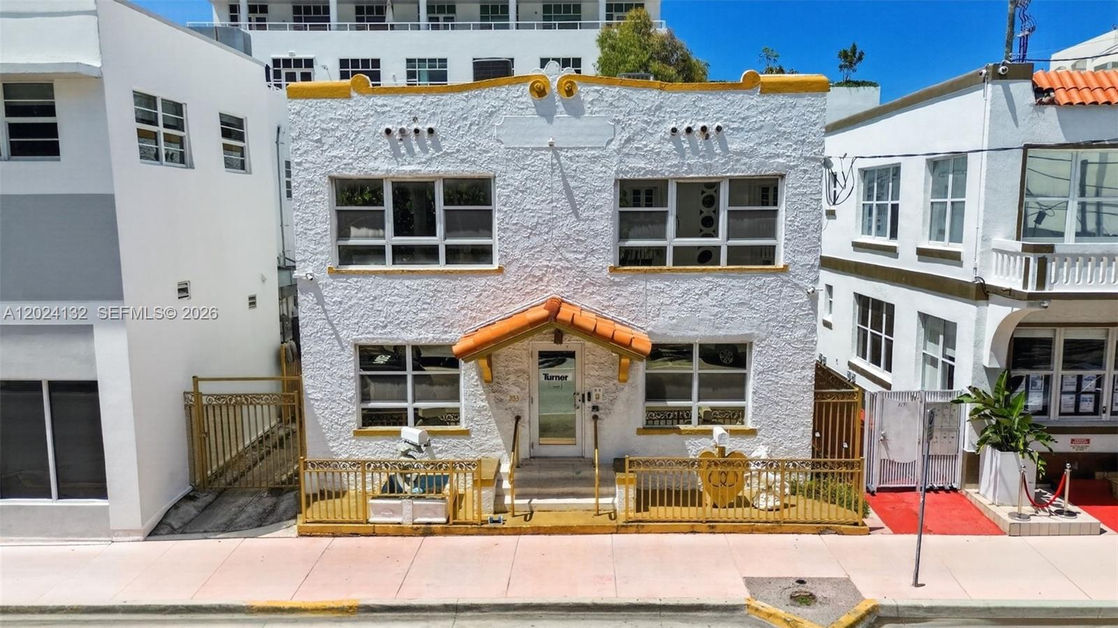 233 1st St Property Photo 1