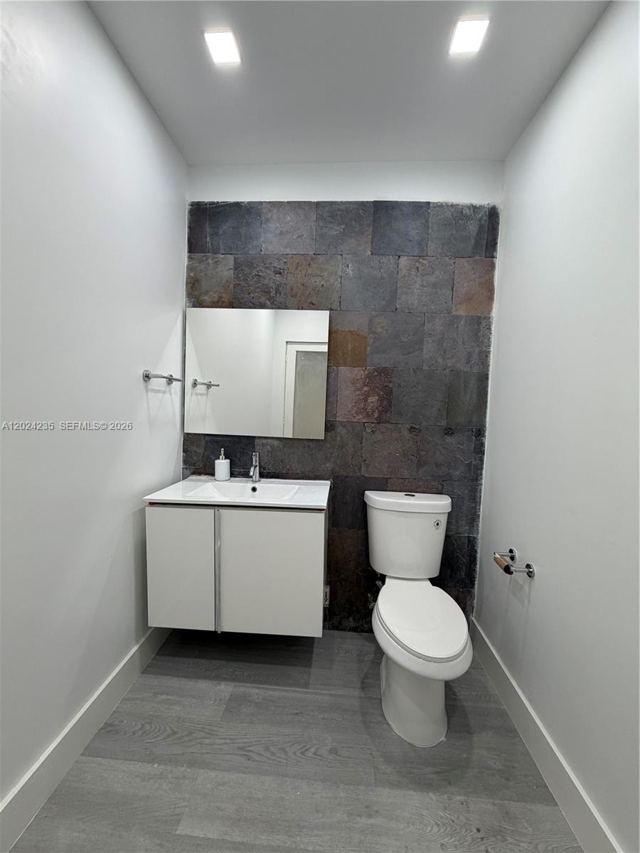 9450 Nw 58th St 3 Property Photo 7