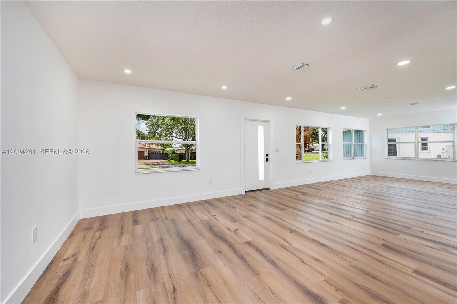 264 Navajo St Property Photo 19