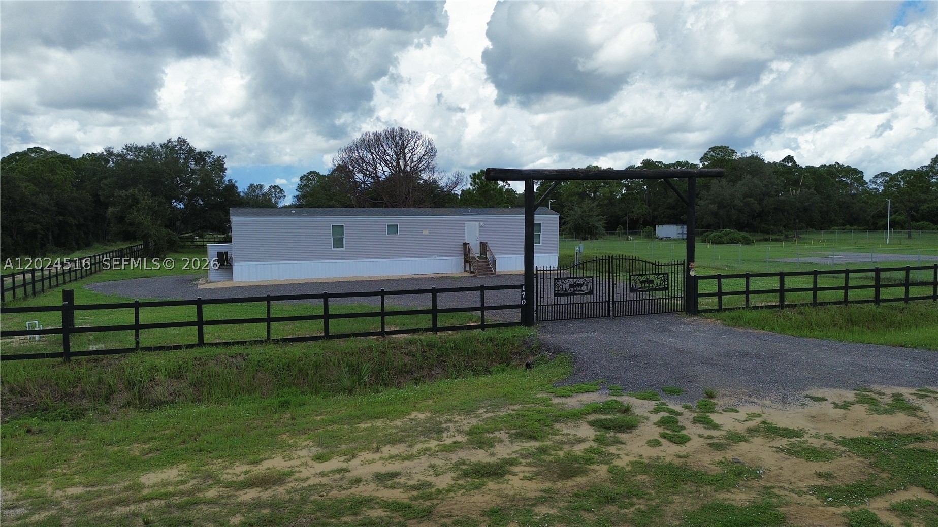 170 S Jinete St Property Photo 1
