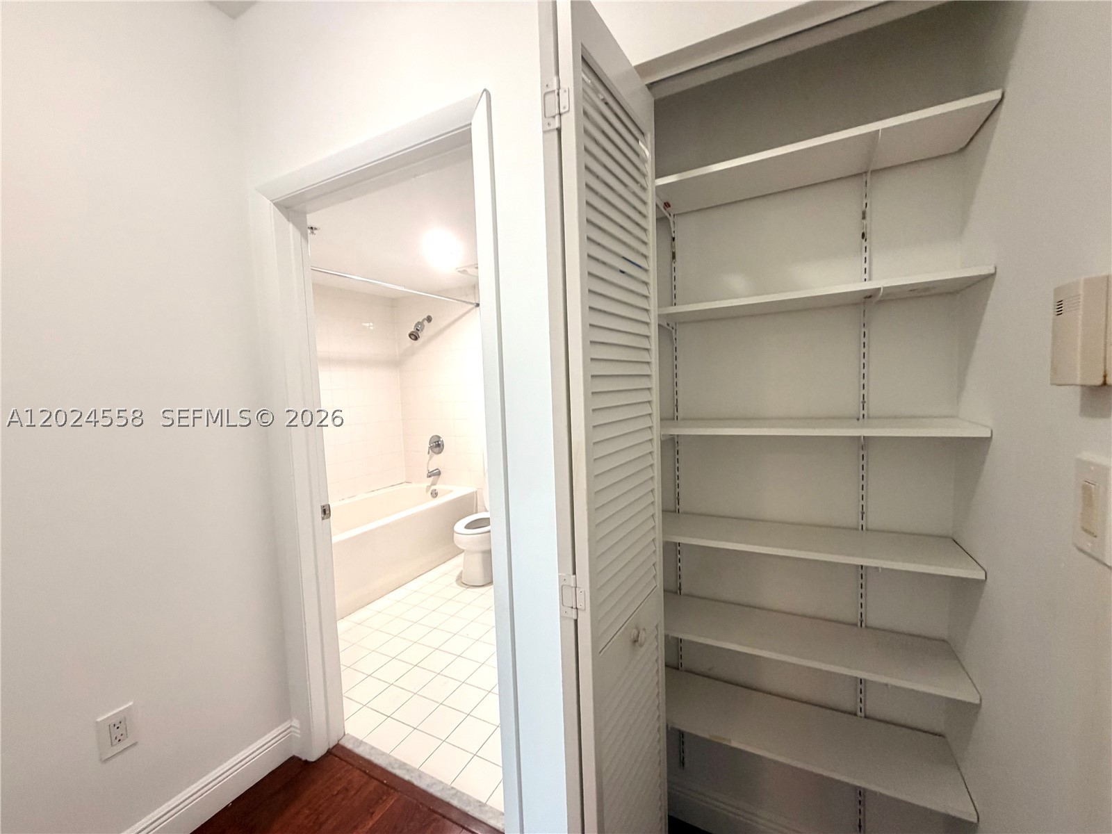 7290 Sw 90th St 303 Property Photo 11