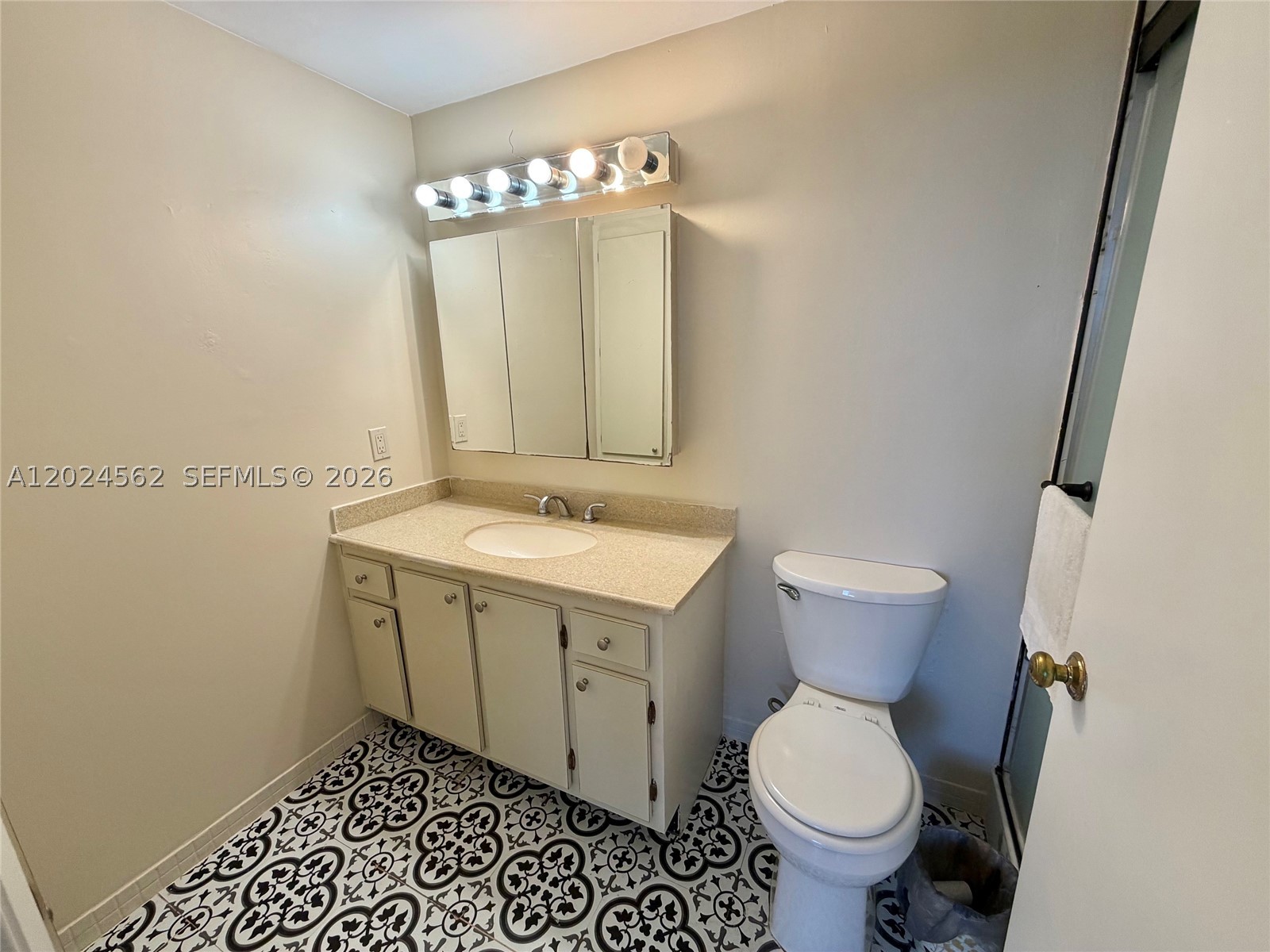 4001 Hillcrest Dr 609 Property Photo 8