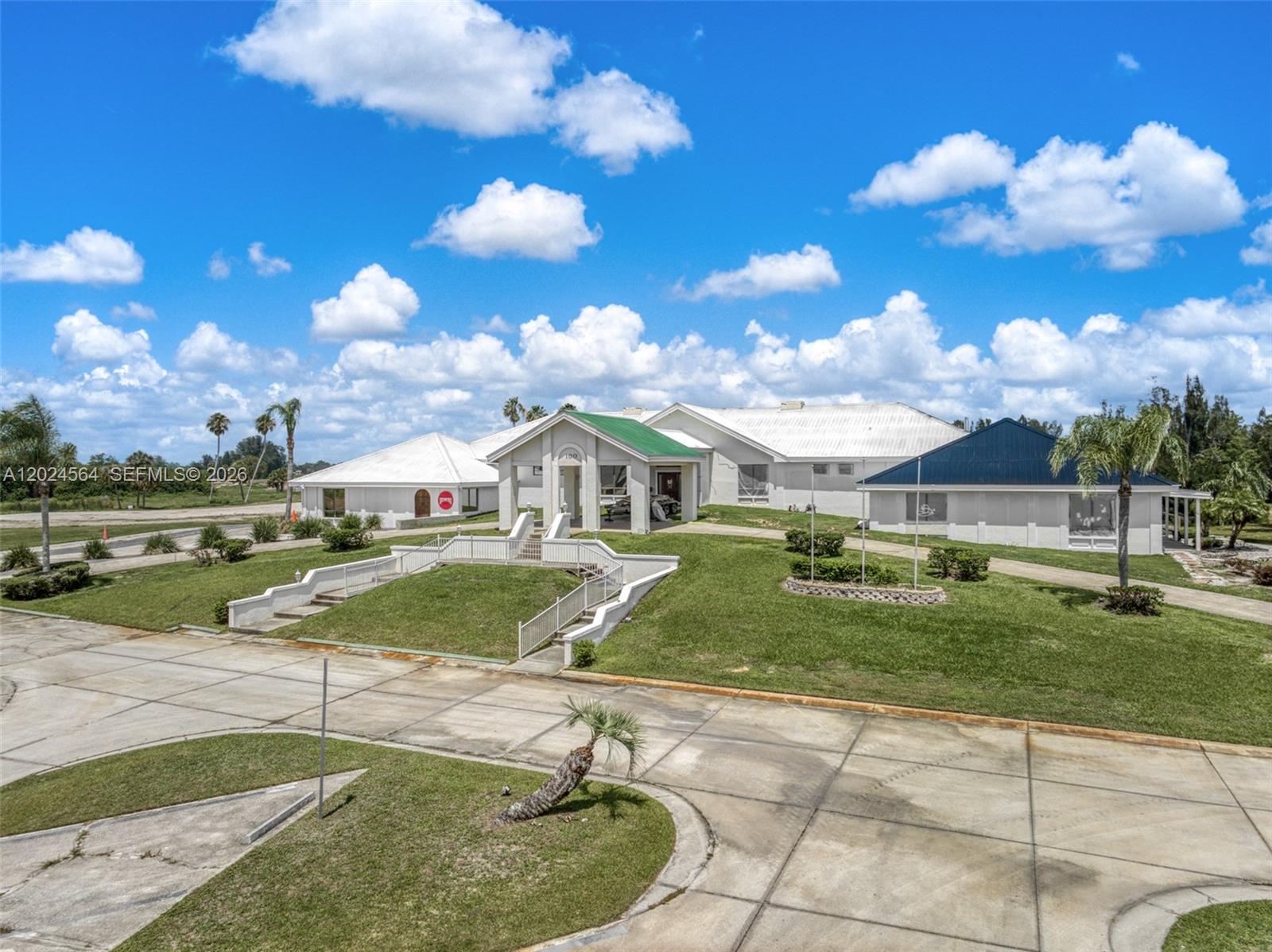 6813 Heavitree Property Photo 3
