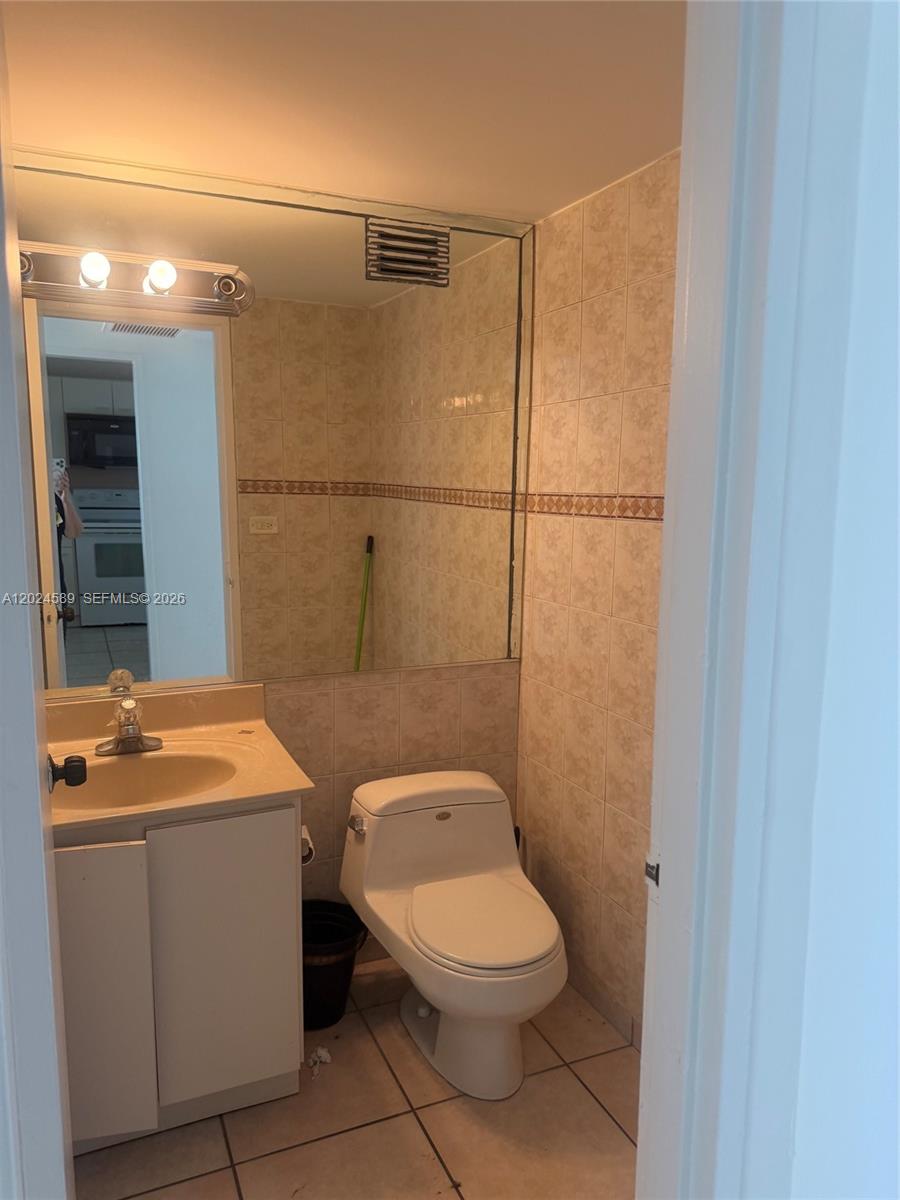 5601 Collins Av 607 Property Photo 8
