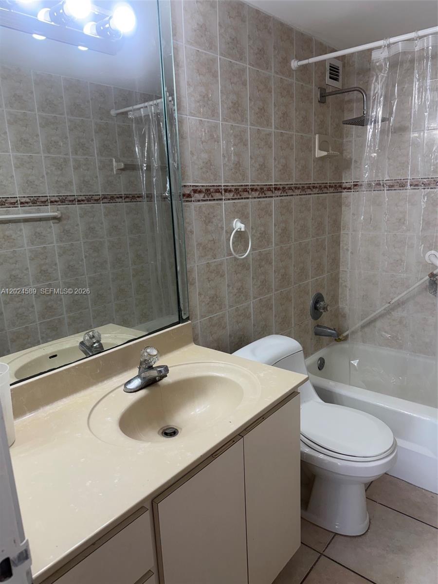 5601 Collins Av 607 Property Photo 12