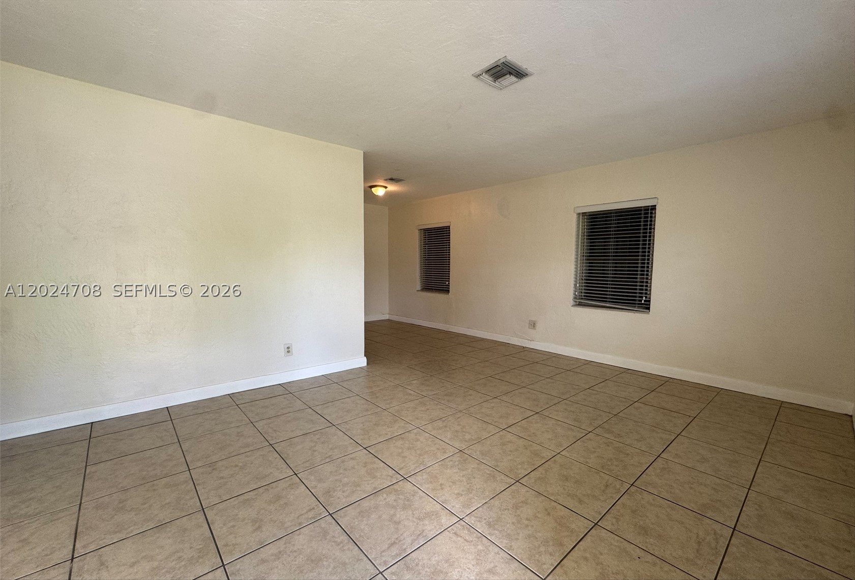 1320 Nw 87th St Property Photo 4