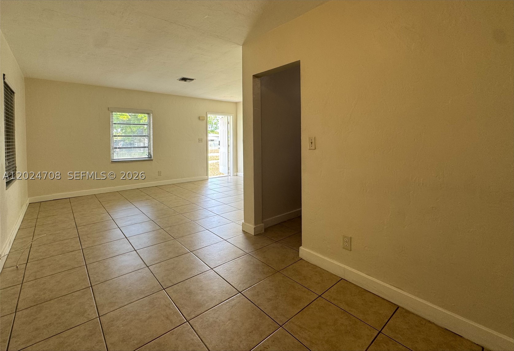 1320 Nw 87th St Property Photo 6