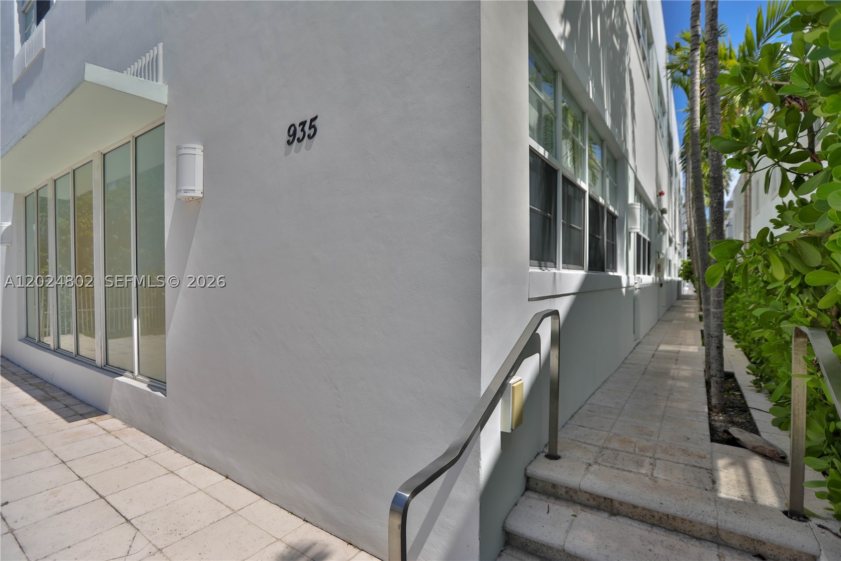 935 Euclid Ave 6 Property Photo 4