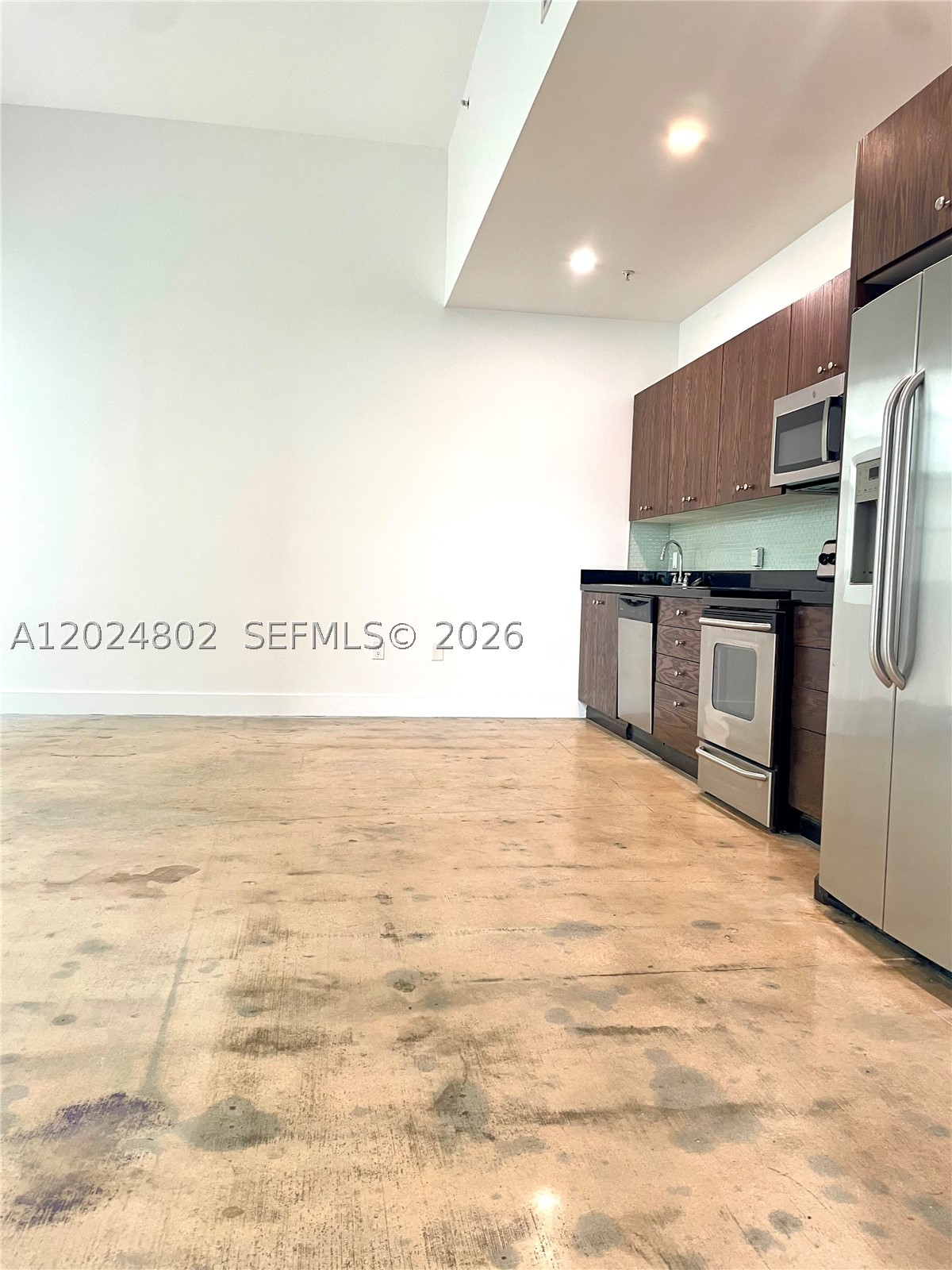 935 Euclid Ave 6 Property Photo 8