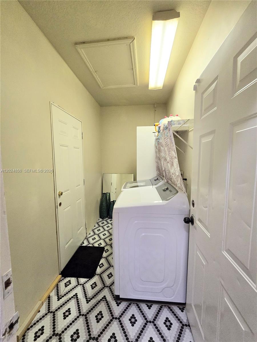 1236 Ne 32nd Ave Property Photo 17
