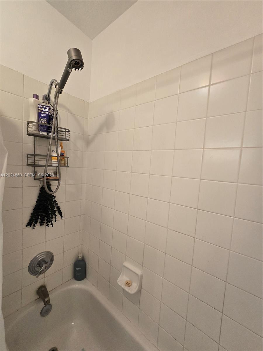 1236 Ne 32nd Ave Property Photo 27