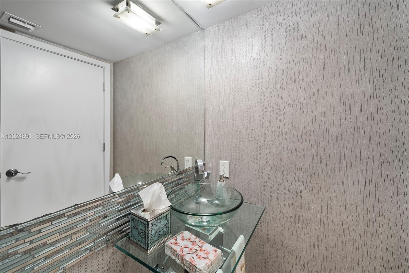 10175 Collins Ave 1505 Property Photo 28