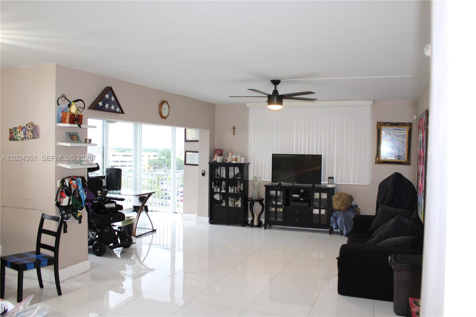 4200 Hillcrest Dr 820 Property Photo 6