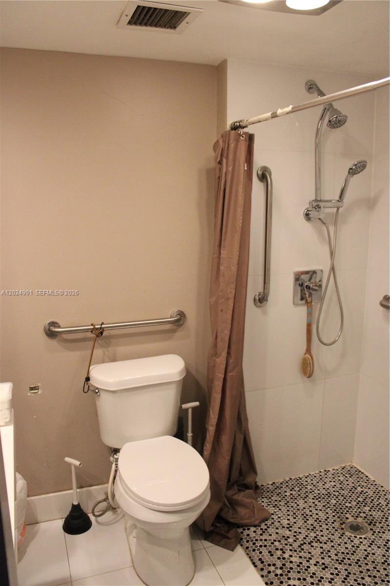 4200 Hillcrest Dr 820 Property Photo 13