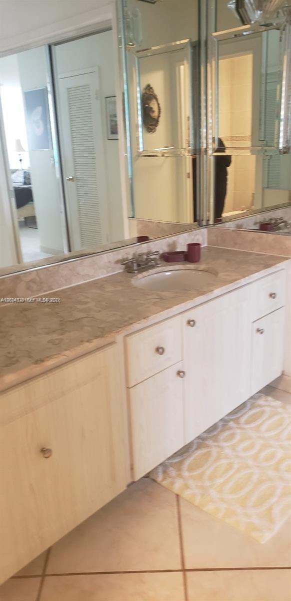 3725 S Ocean Dr 1208 Property Photo 17
