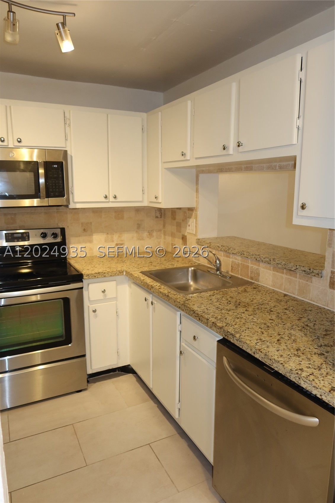 10835 Sw 112th Ave 113 Property Photo 4