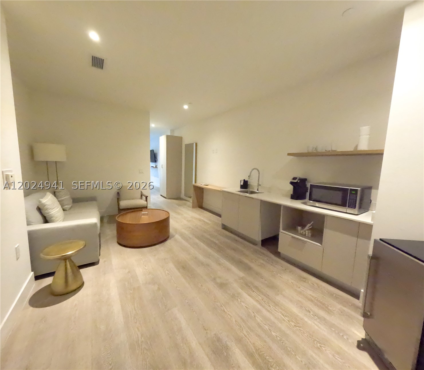 229 SW 9th St 508 Property Photo 1