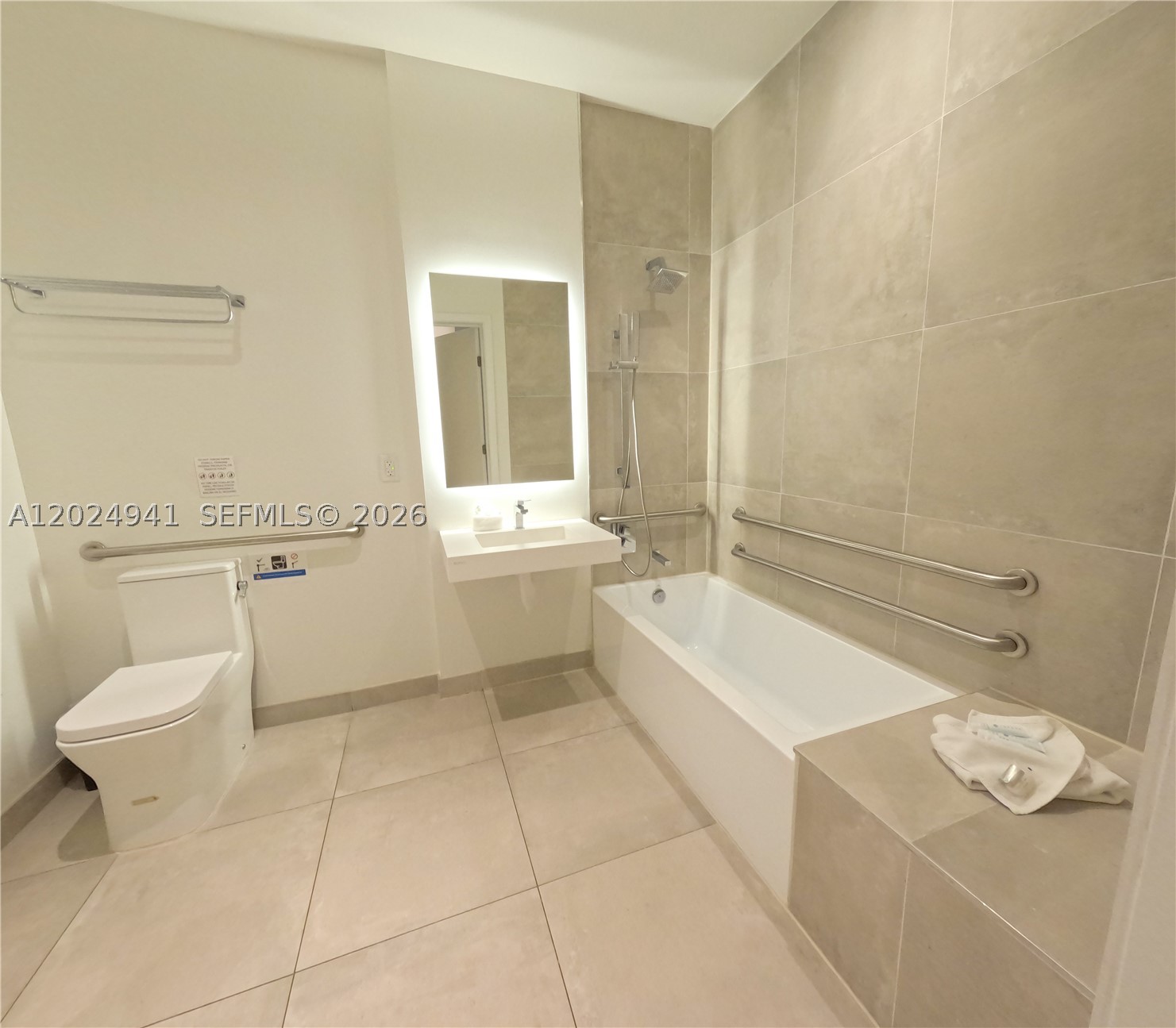 229 Sw 9th St 508 Property Photo 8