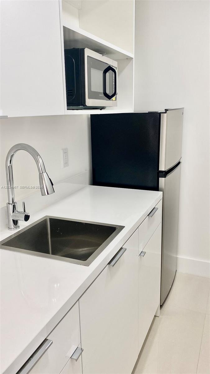 2100 Ponce De Leon Blvd 1050 Property Photo 6
